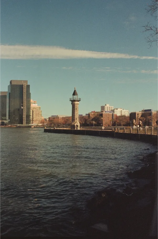 Untitled photograph 3 from “to nyc with love”.